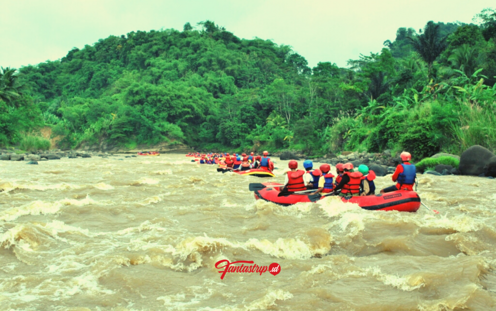 Fun Rafting Sungai Citatih Sukabumi – Fantastrip Indonesia