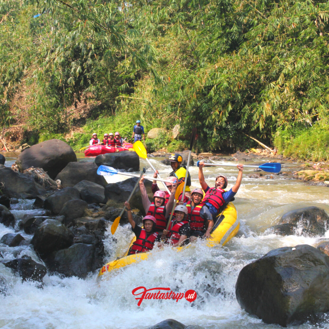 paket-wisata-fun-rafting-arung-jeram-sungai-citatih-sukabumi