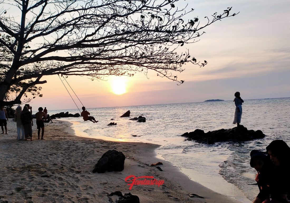 pantai-tanjung-gelam-wisata-pulau-karimunjawa